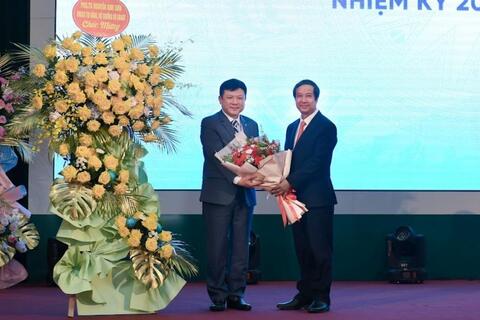 QUYẾT ĐỊNH CÔNG NHẬN GIÁM ĐỐC ĐẠI HỌC THÁI NGUYÊN